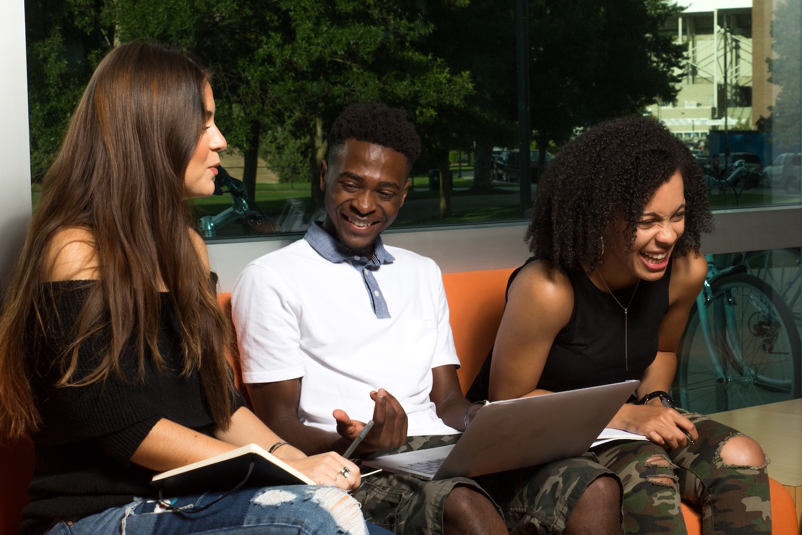 Differenze tra agenzie di marketing B2B e B2C: guida completa con dati e confronti [2026]