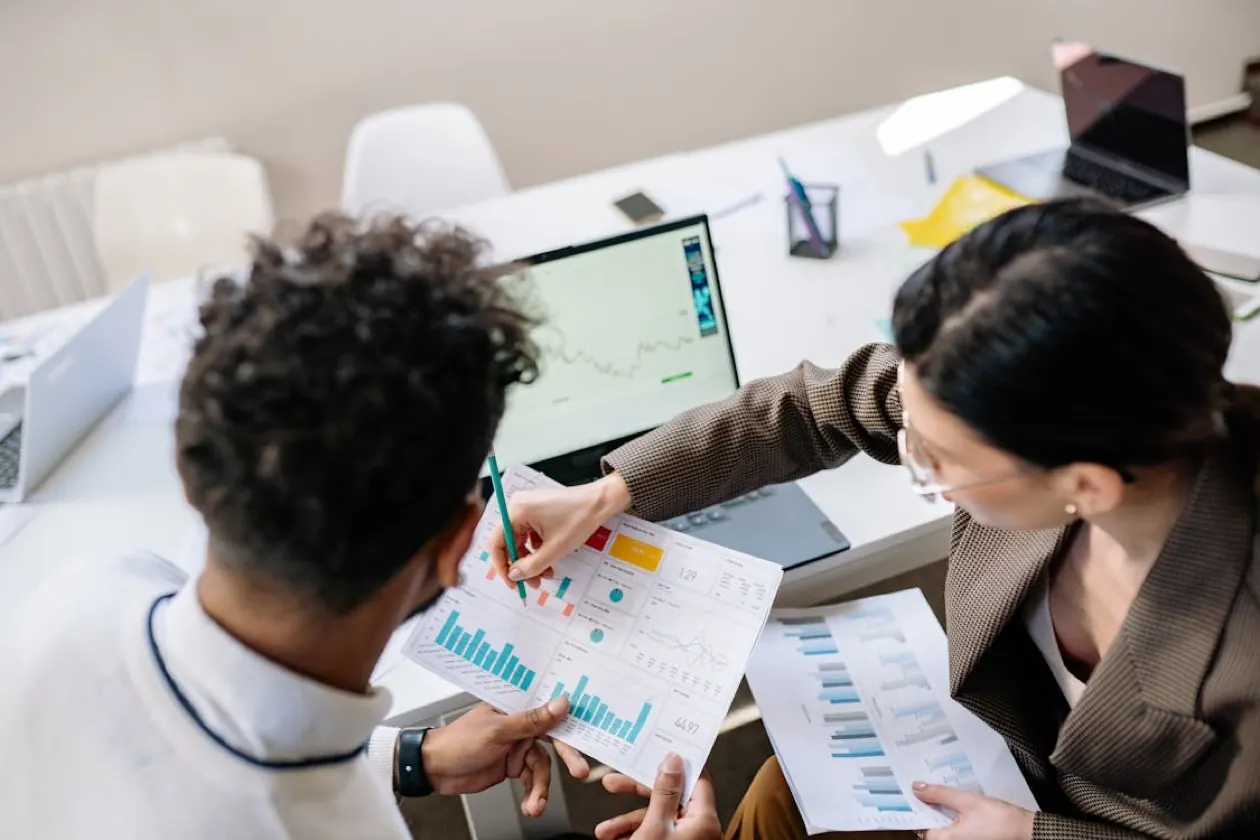 Come valutare il portfolio di un'agenzia di marketing: guida completa con checklist e criteri di analisi